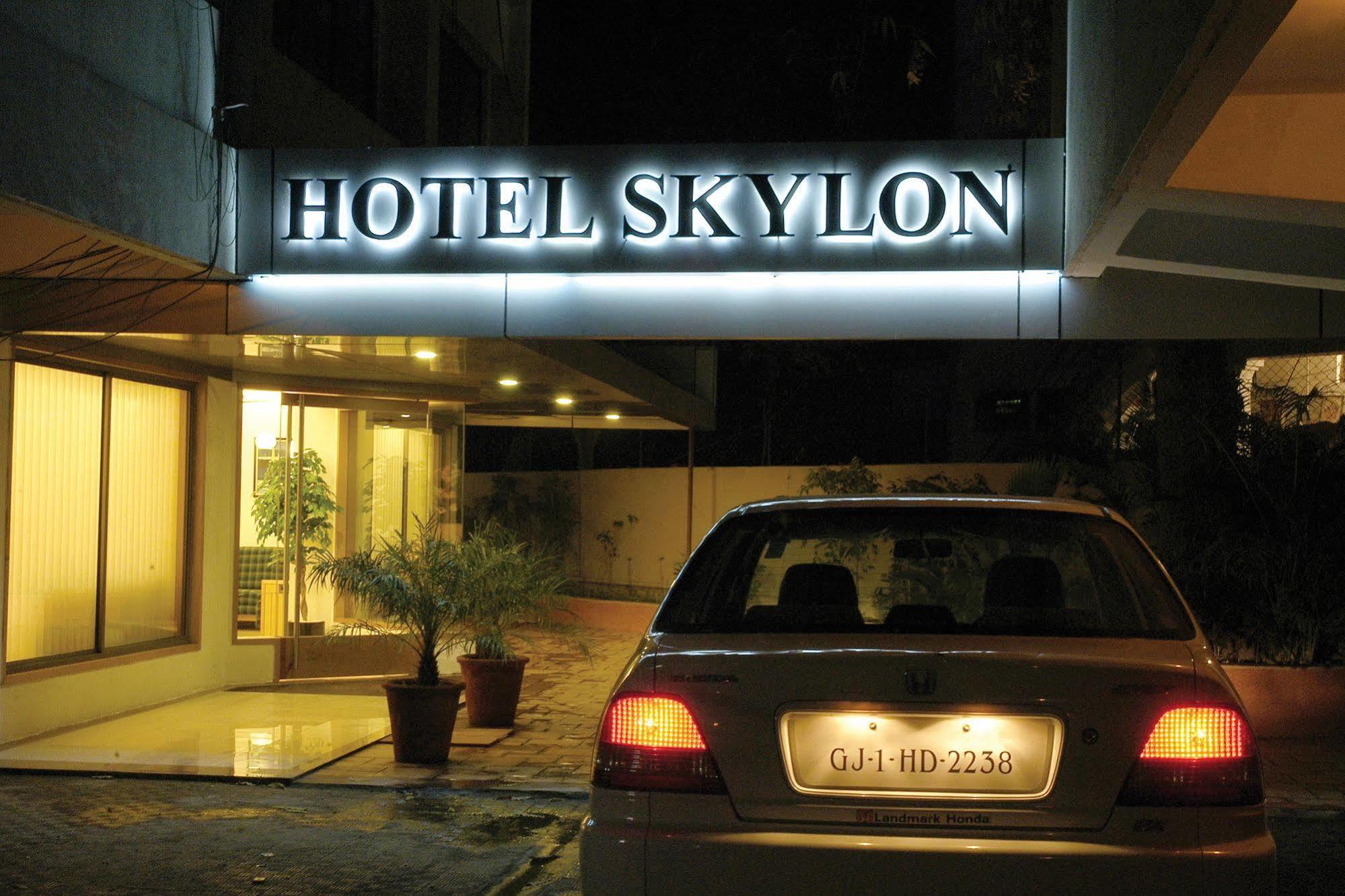 Hotel Skylon Ахмедабад Екстер'єр фото